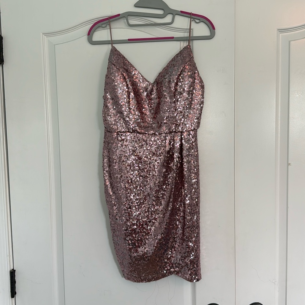 Super nice Windsor sequin mini dress